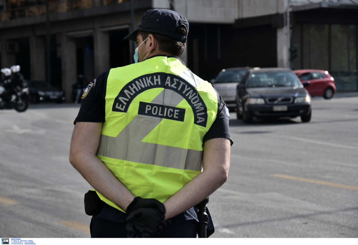 Κρήτη: Aστυνομικός “έκοψε” πρόστιμο στον Άι Βασίλη (pics)