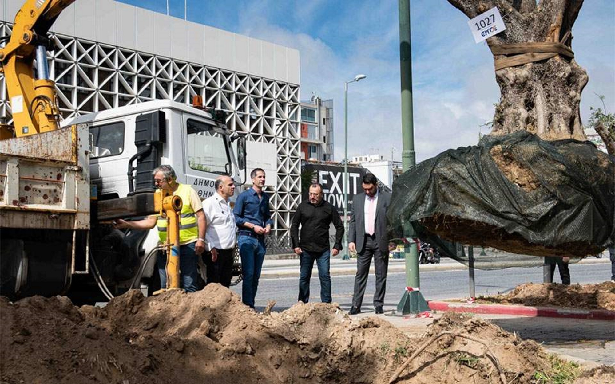 Δήμος Αθηναίων: Μεταφύτευσε αιωνόβιες ελιές από Αχαΐα για την Παγκόσμια Ημέρα Περιβάλλοντος