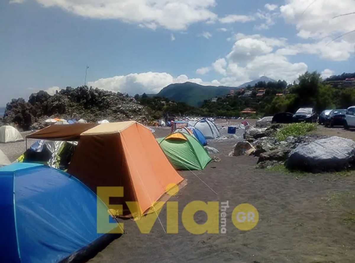 Εύβοια: Η παραλία που γέμισε σκηνές και έπηξε στον κόσμο! Το αδιαχώρητο από νωρίς το πρωί (Φωτό)