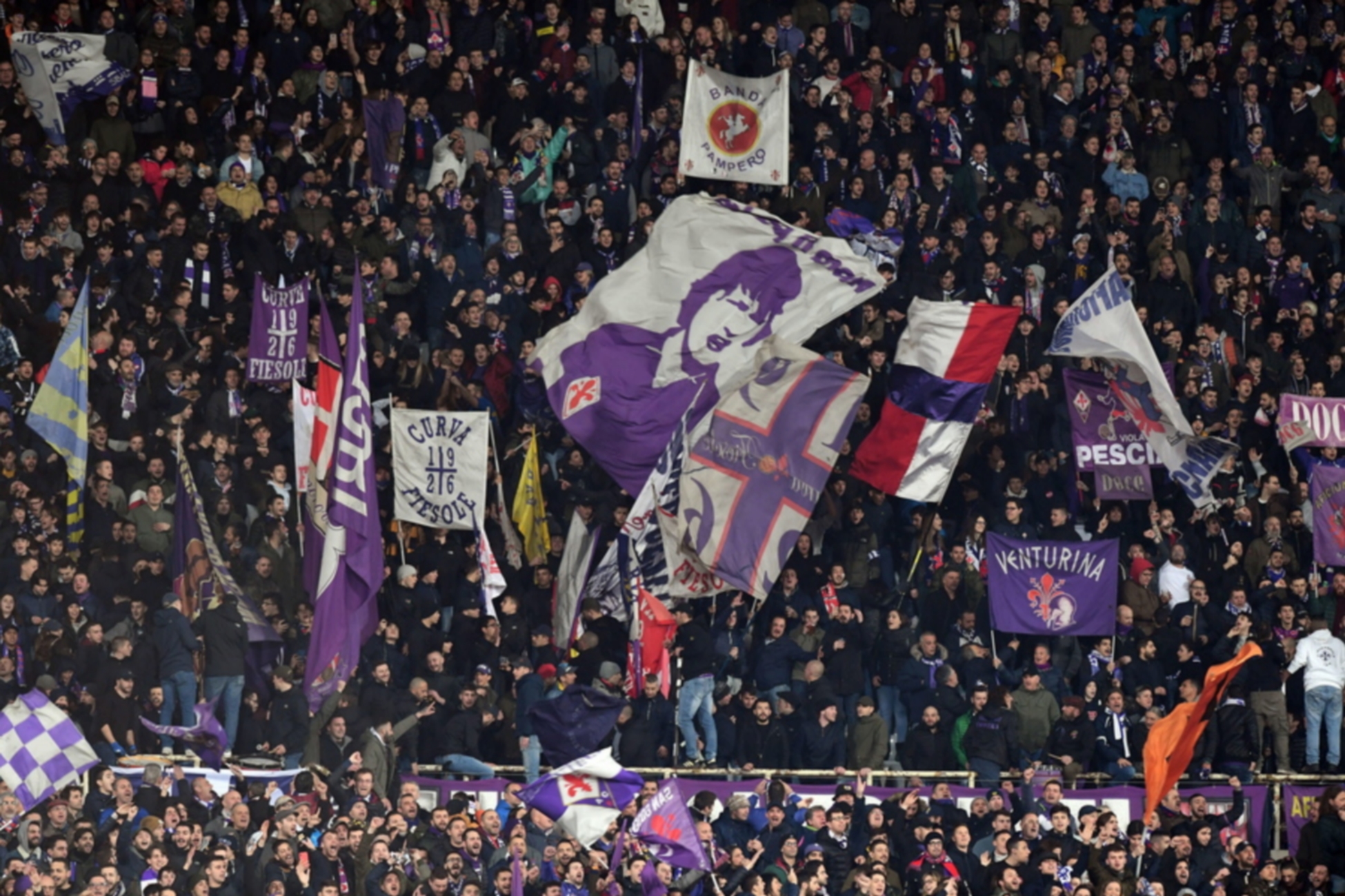 epa08239004 Fiorentina's supporters cheer for their team during the Italian Serie A soccer match between ACF Fiorentina and AC Milan at the Artemio Franchi stadium in Florence, Italy, 22 February 2020.  EPA