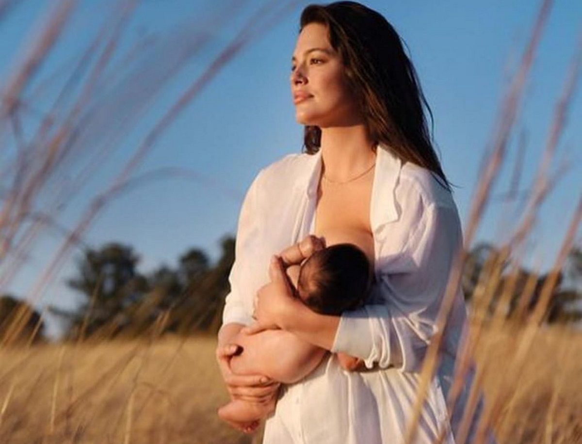 Ashley Graham: “Ήταν σαν να είχε καταλάβει το σώμα μου ένας εξωγήινος”