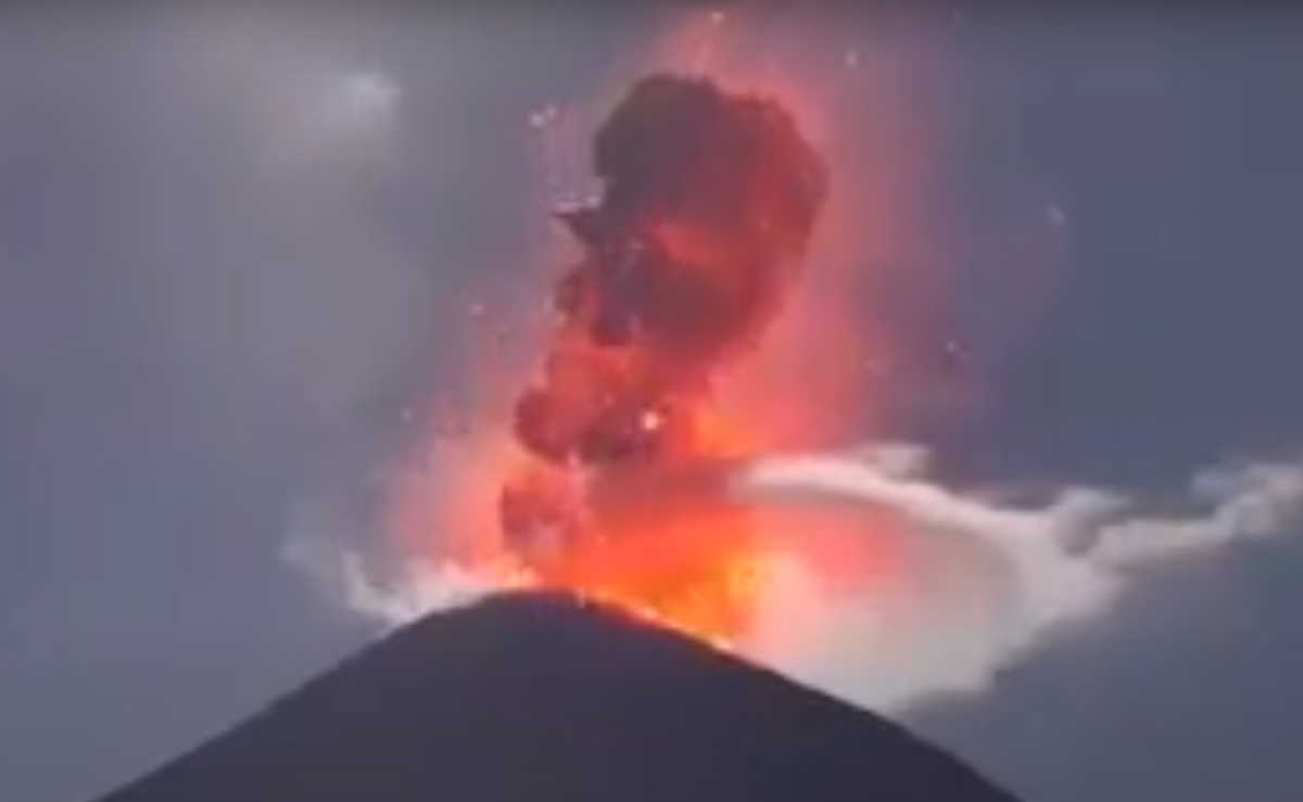 Εκουαδόρ: Πόλεις “θαμμένες” στη στάχτη από την έκρηξη του ηφαιστείου Sangay (video)