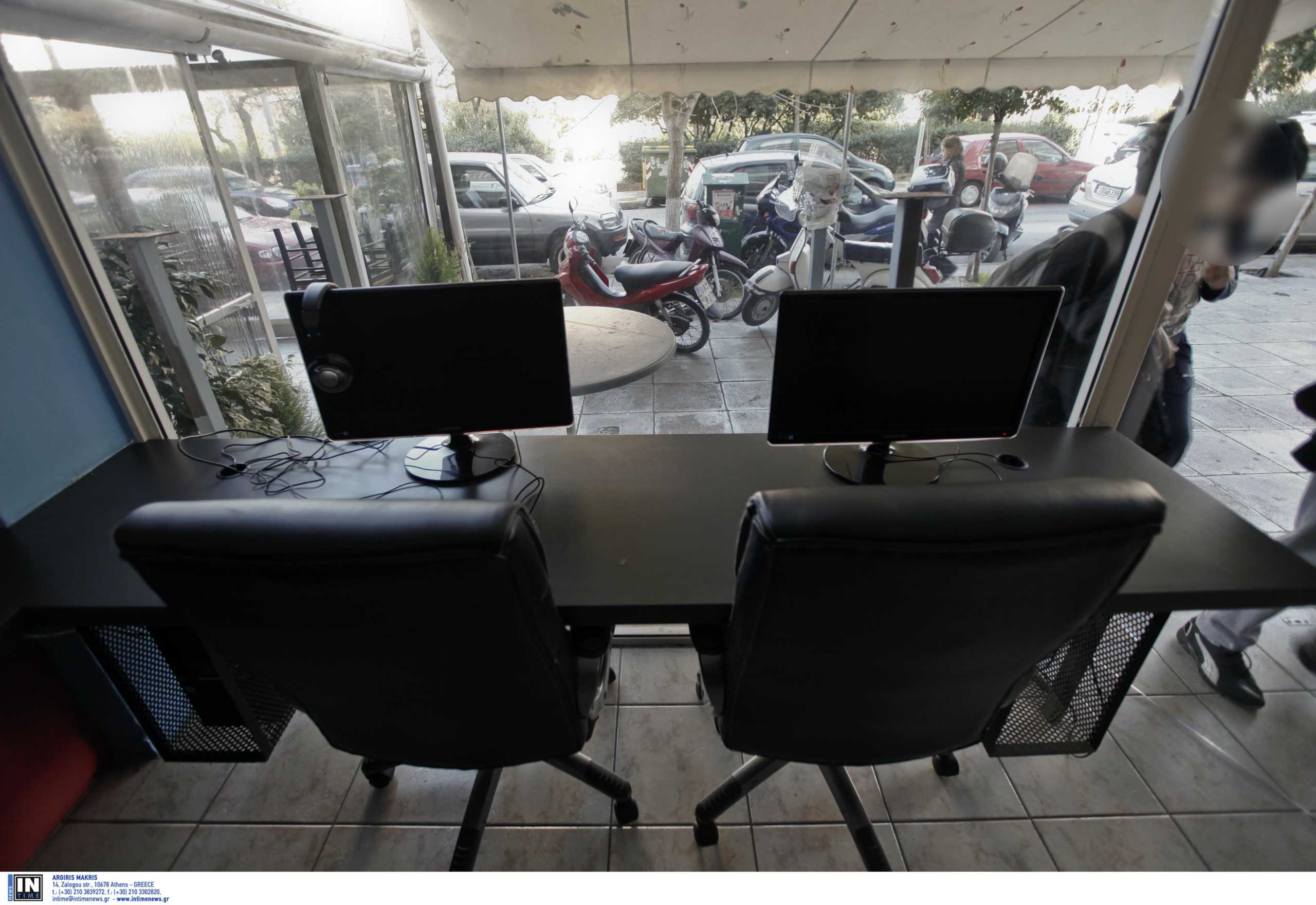 Θεσσαλονίκη: Δώδεκα συλλήψεις για παράνομα τυχερά παιχνίδια σε ίντερνετ καφέ – Στα «πράσα» 11 παίκτες
