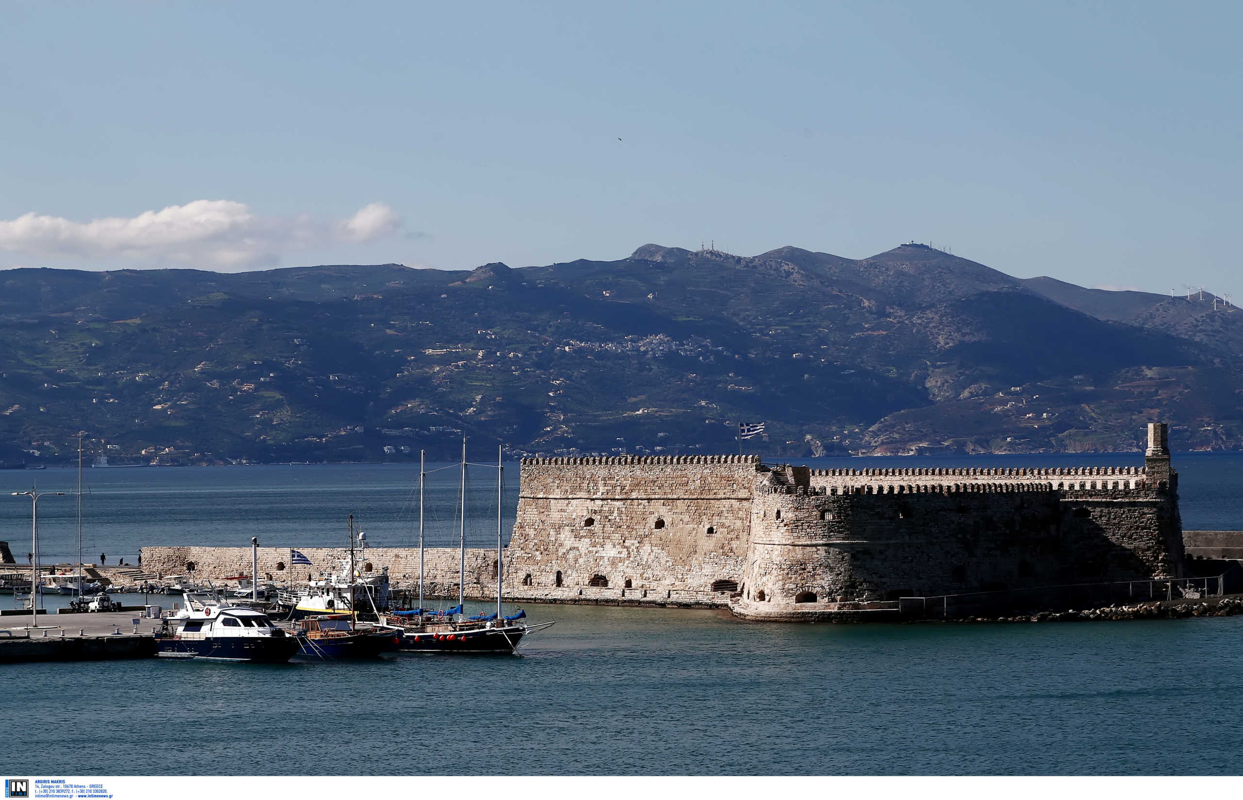 Ηράκλειο: Άνδρας έπεσε από το ενετικό λιμάνι – Νοσηλεύεται στην εντατική