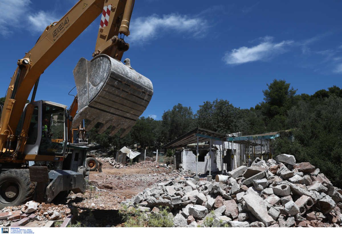 Χατζηδάκης: Κατεδαφίζονται 1.108 αυθαίρετα στους επόμενους μήνες