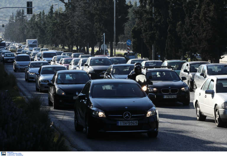 Μποτιλιάρισμα λόγω τροχαίου στη λεωφόρο Αθηνών