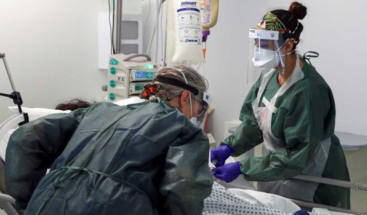 Κάλεσμα του προέδρου του Πανελλήνιου Ιατρικού Συλλόγου στους γιατρούς να “βάλουν πλάτη” στην πανδημία