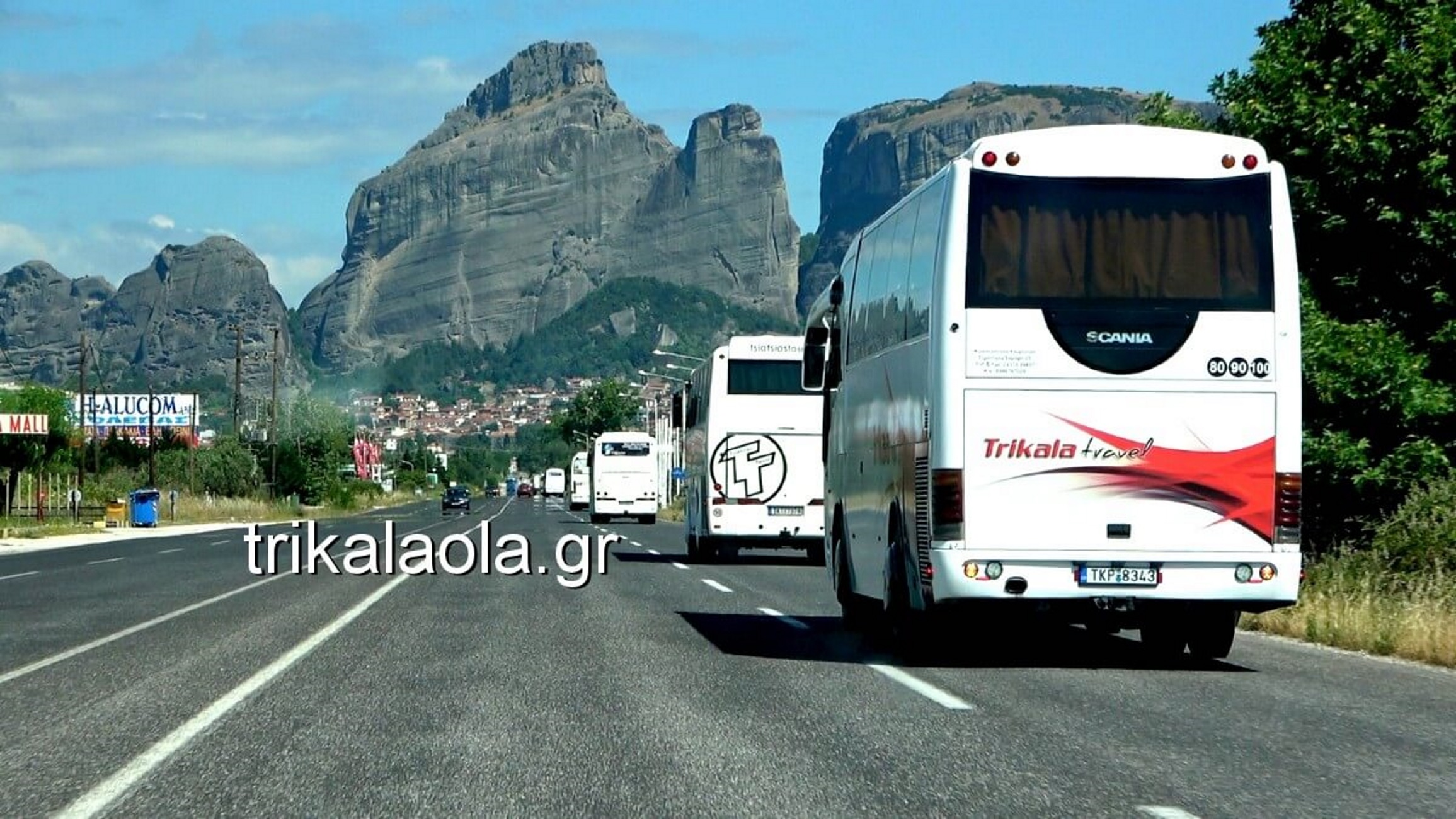 Τρίκαλα: Το κομβόι της απελπισίας! Τα λεωφορεία που έφτασαν στα Μετέωρα (Βίντεο)