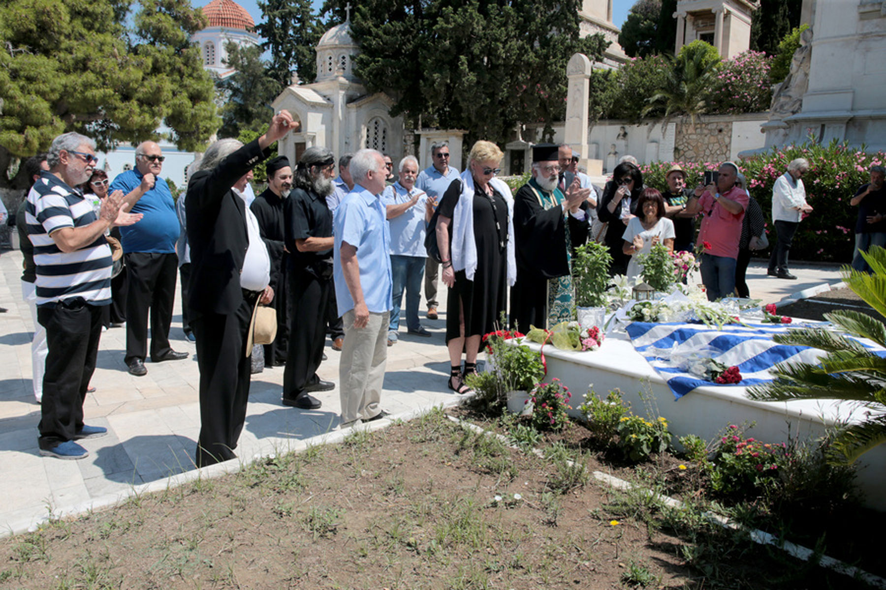 Μνημόσυνο Ανδρέα Παπανδρέου: Υψωμένες γροθιές και Δήμητρα… μόνη (pics)
