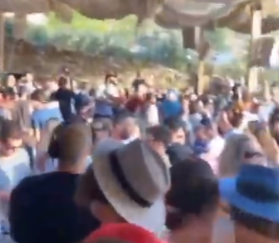 Bούλιαξαν τα μαγαζιά της Μυκόνου από celebrities και κόσμο το τριήμερο! Βίντεο