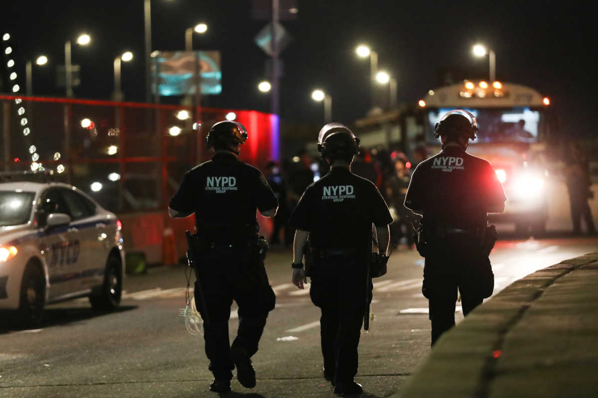 Μπρούκλιν: Πυροβόλησαν και μαχαίρωσαν αστυνομικούς