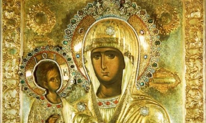 Δείτε την εικόνα της Παναγίας με τα τρία χέρια!