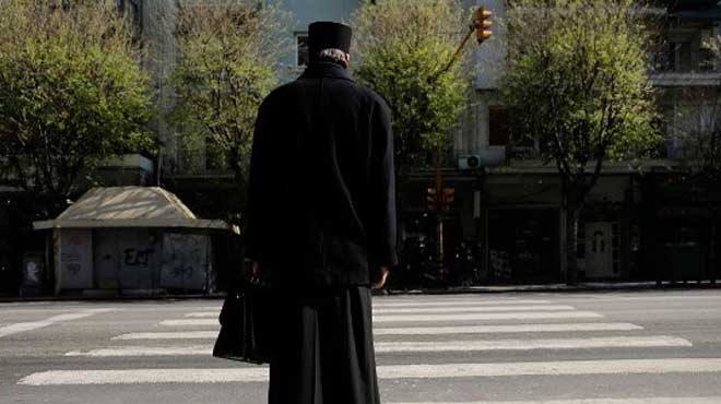 Γιατί ο παπάς ευλογεί πρώτα τα γένια του;