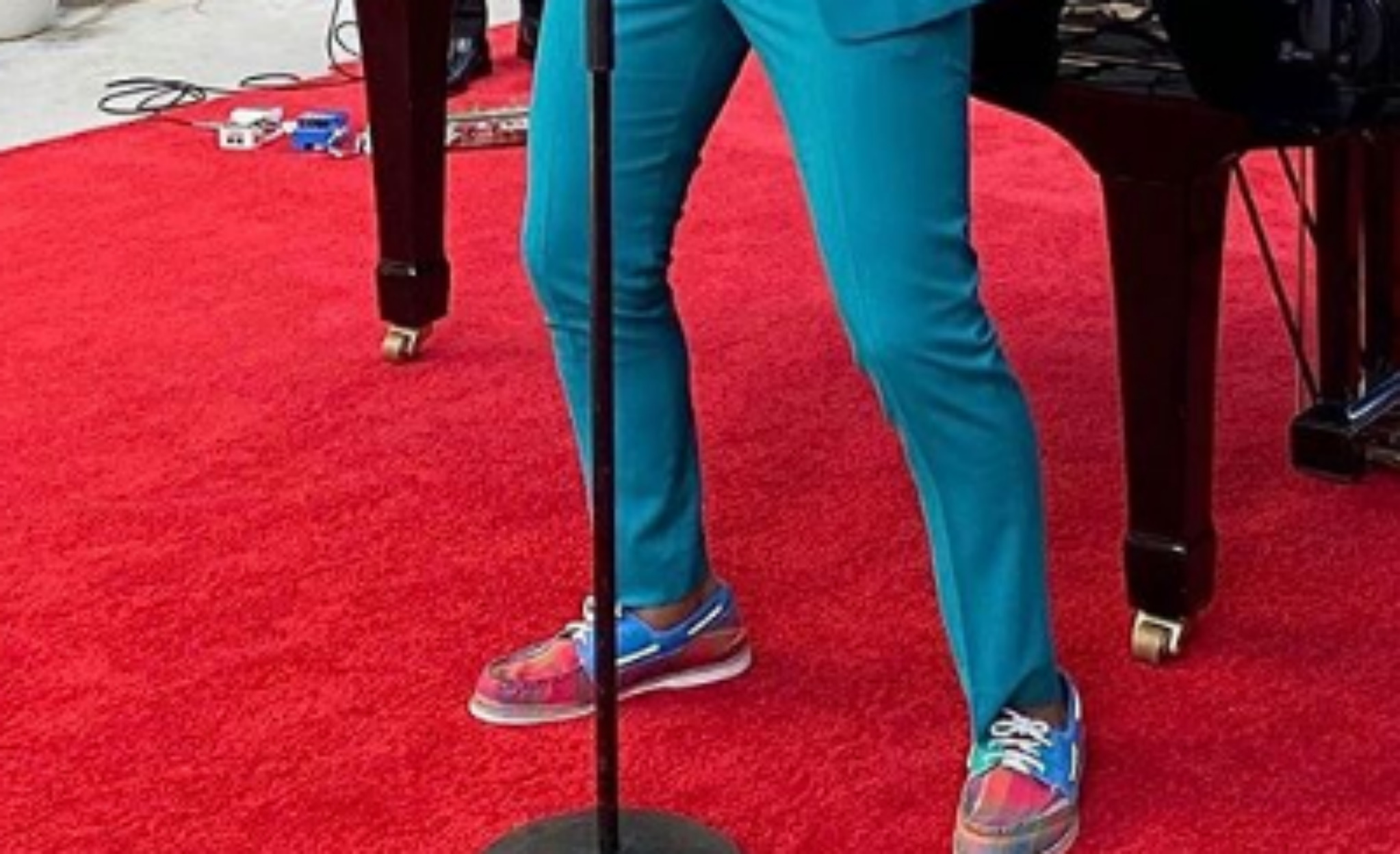 Δείτε τα παπούτσια που φόρεσε ο πιο σέξι άντρας του κόσμου