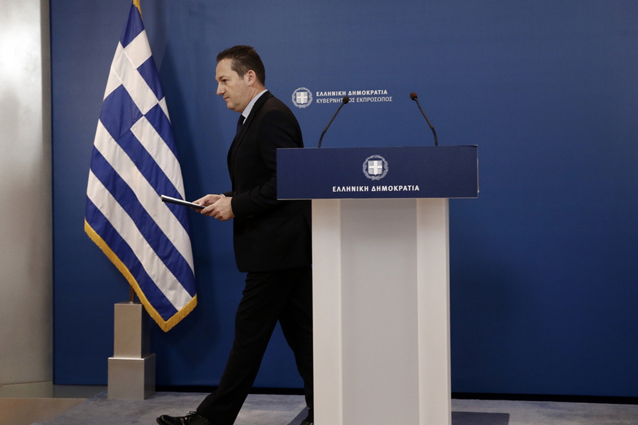 Πέτσας σε Τσίπρα: Είτε διαγράφεις τον Παππά, είτε αναλαμβάνεις την ευθύνη του παρακράτους