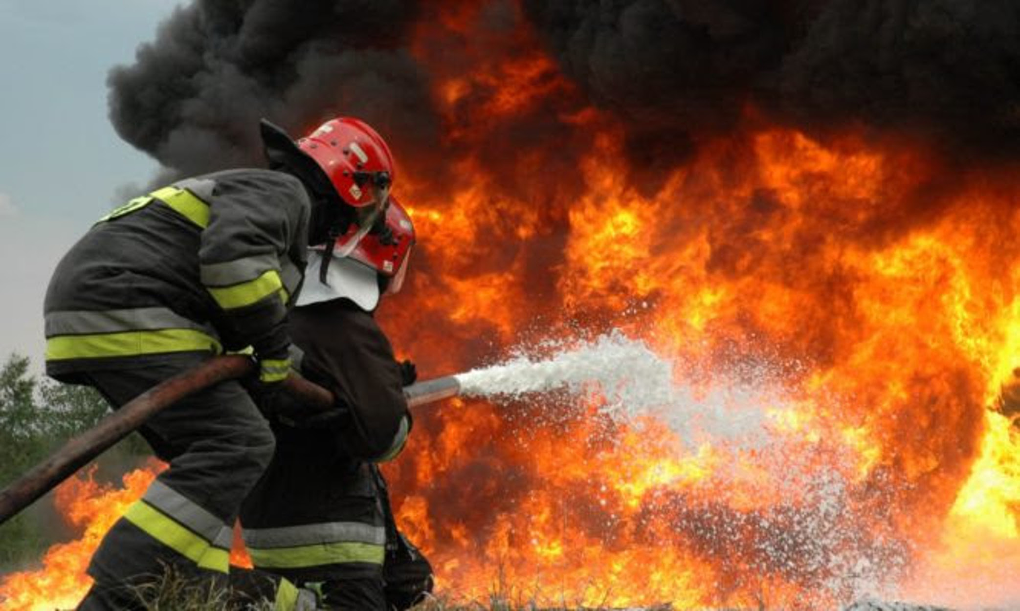 Πάτρα: Μεγάλη φωτιά στο Μαζαράκι