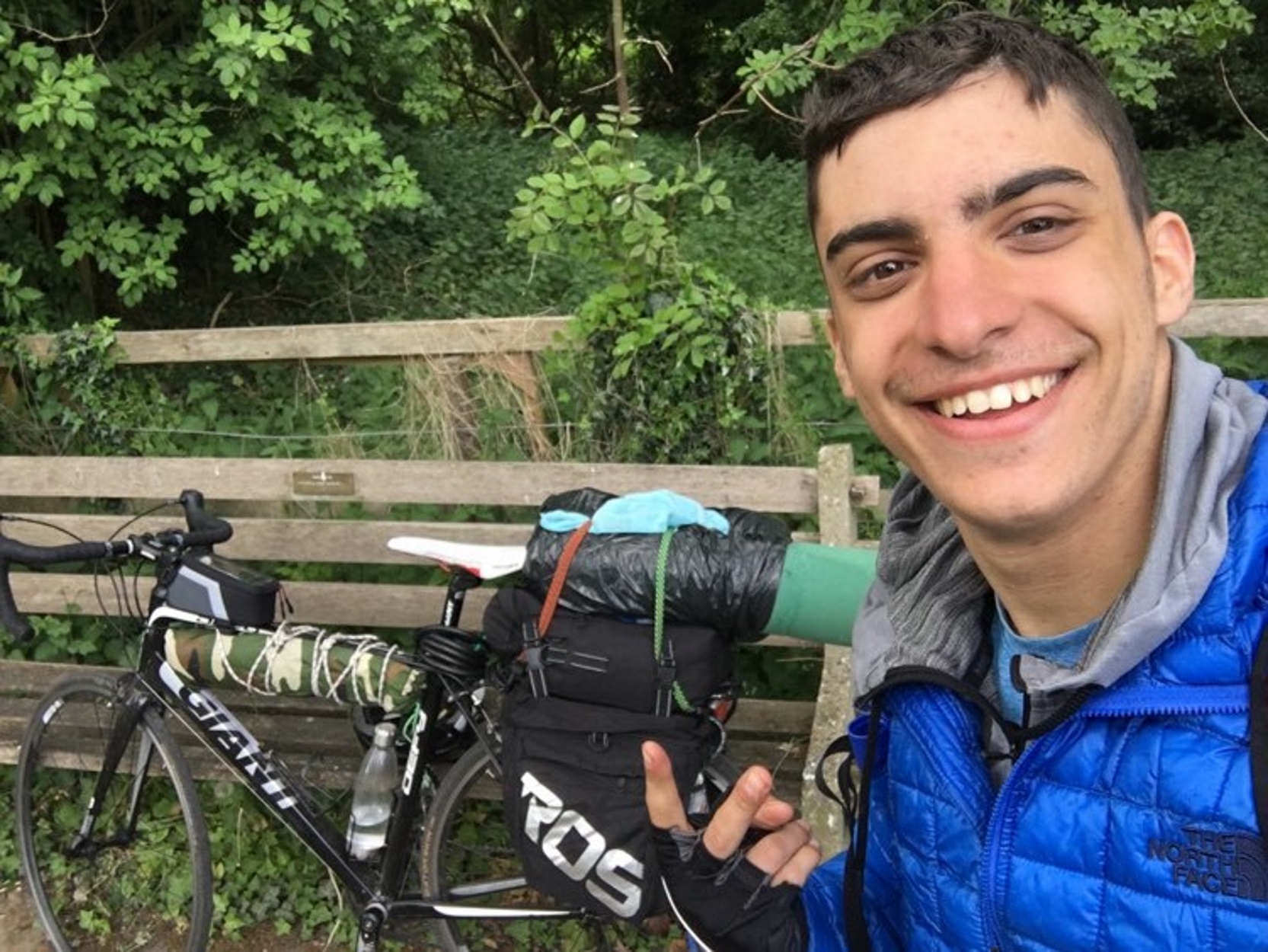 Σκωτία – Ελλάδα με… ποδήλατο: 20χρονος έκανε 3.500 χλμ. πάνω σε δύο ρόδες (pics)