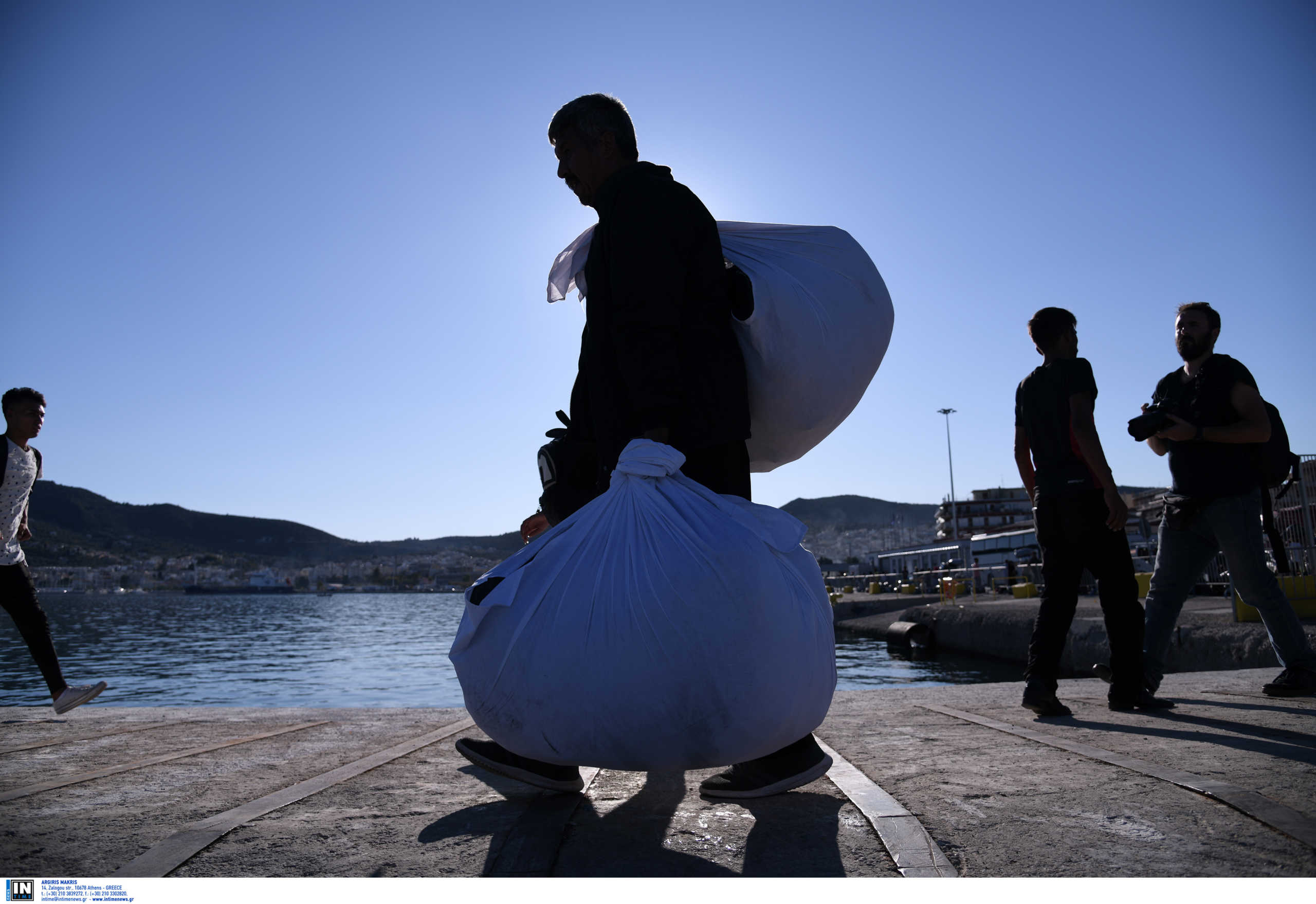 1.843 πρόσφυγες έχουν αναχωρήσει από τη Λέσβο προς την ηπειρωτική χώρα