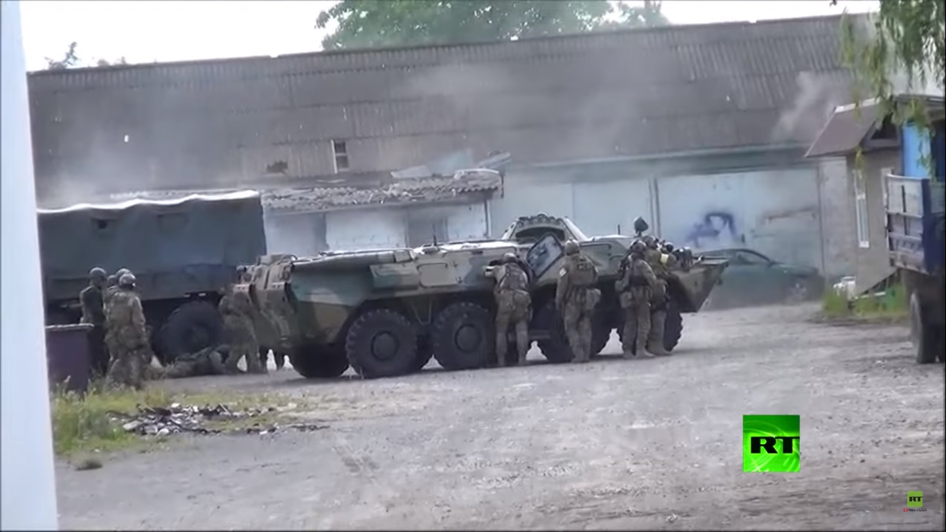 Ο Ρωσικός στρατός τους ζητά να παραδοθούν και εκείνοι «ανοίγουν πυρ» – Δείτε τι γίνεται μετά (vid)