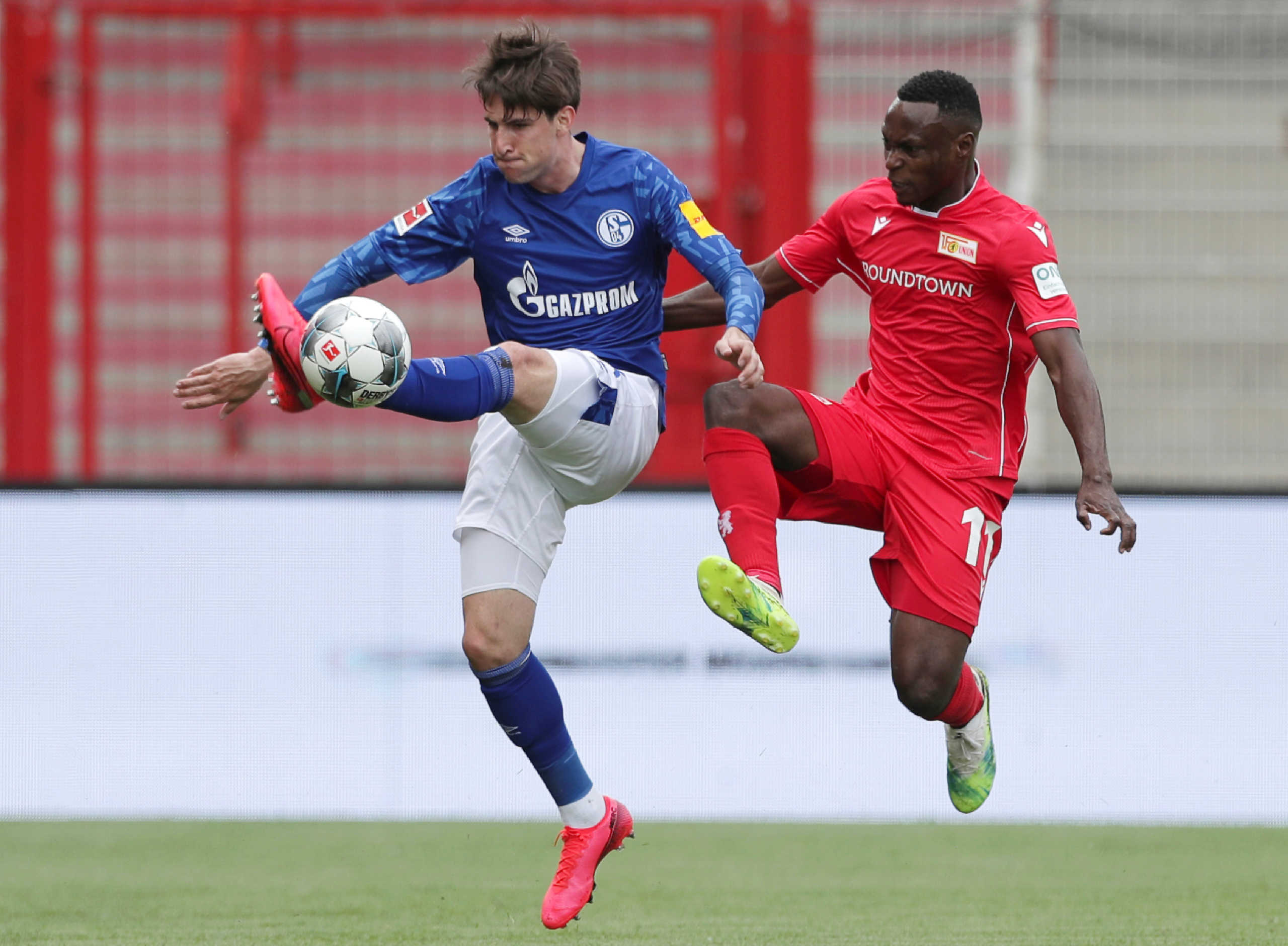 Soccer Football - Bundesliga - 1. FC Union Berlin v Schalke 04 - Stadion An der Alten Forsterei, Berlin, Germany - June 7, 2020 Schalke's Juan Miranda in action with Union Berlin's Anthony Ujah, as play resumes behind closed doors following the outbreak of the coronavirus disease (COVID-19) Michael Sohn