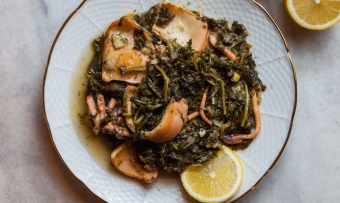 Η συνταγή του αγιορείτη μοναχού Επιφάνιου για πεντανόστιμες  σουπιές με άγρια χόρτα