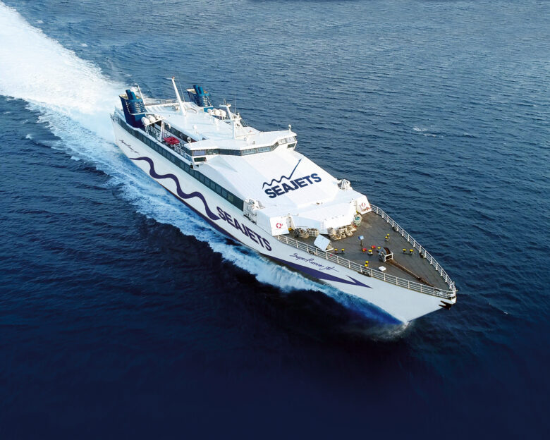 Με τη SEAJETS δεν ταξιδεύουμε στις Κυκλάδες. Βρισκόμαστε ήδη εκεί