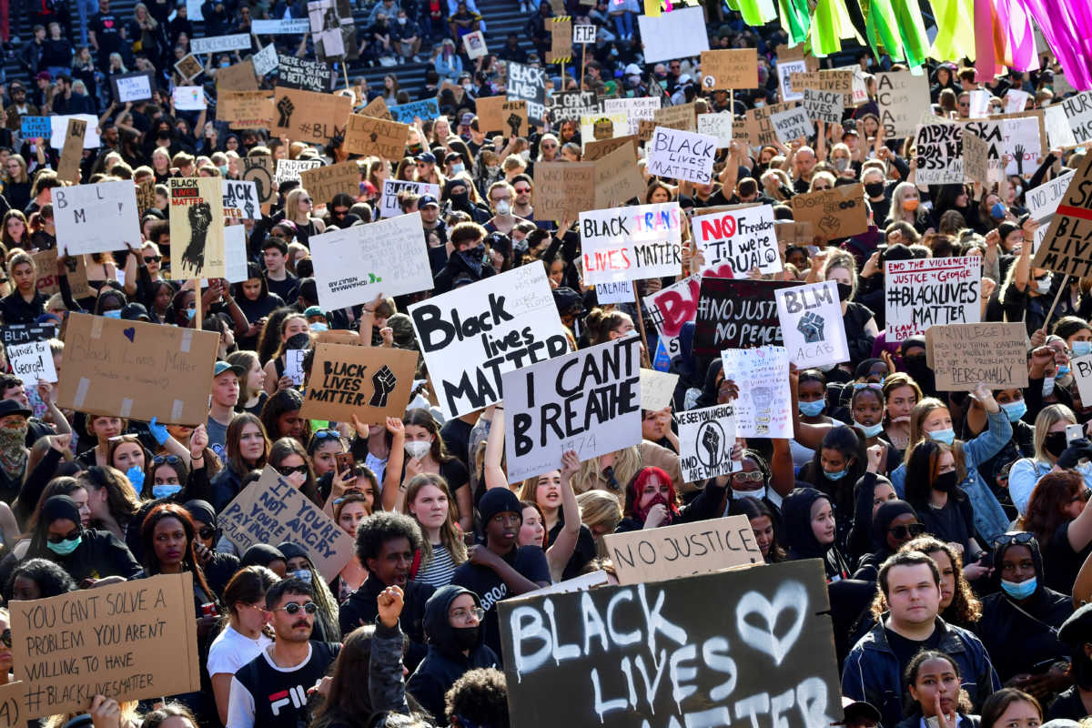 Σουηδία: «Ναι» στη διαμαρτυρία για τον ρατσισμό και την αστυνομική βία αλλά μόνο μέσω διαδικτύου