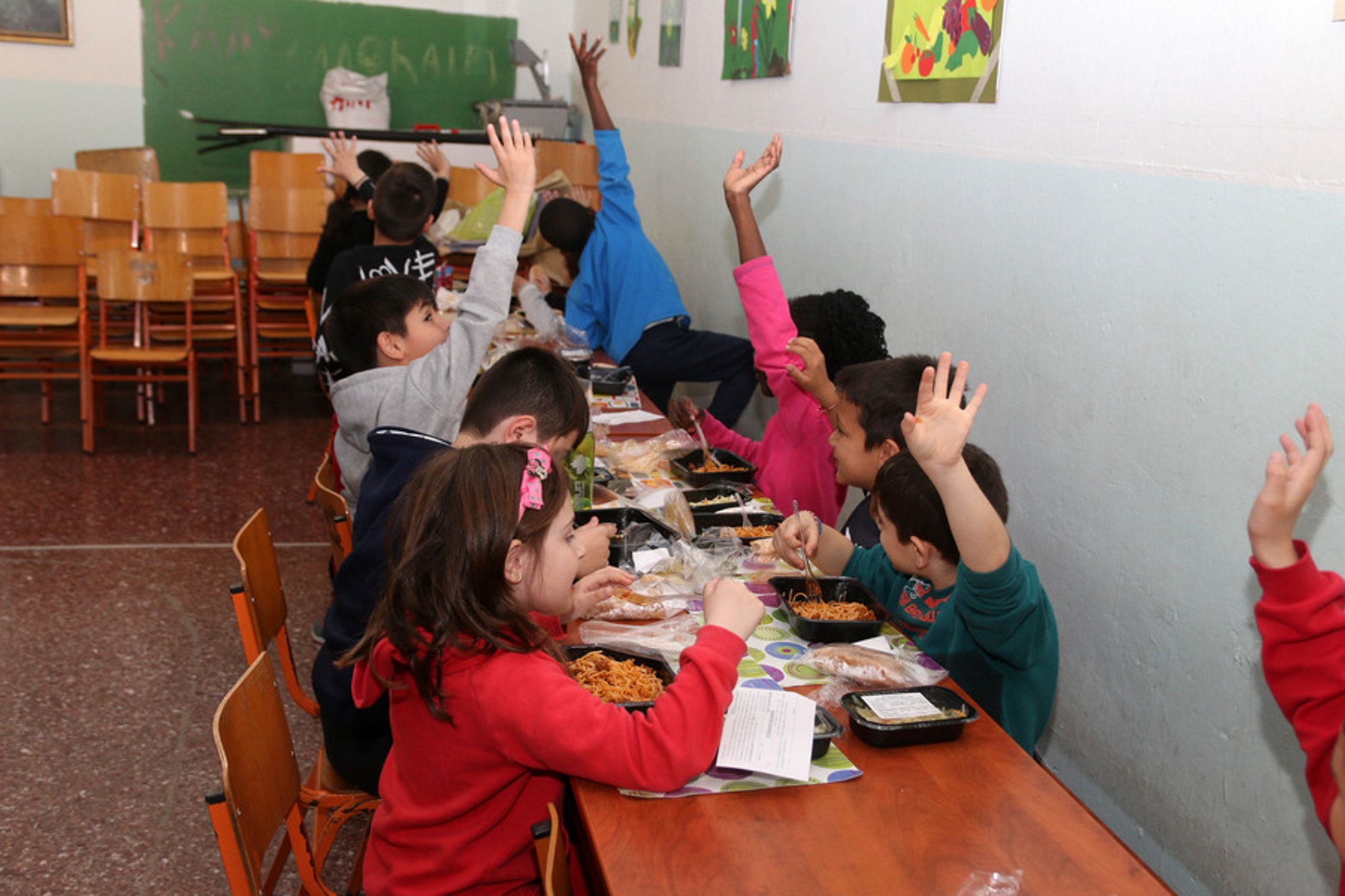 Υπουργείο Εργασίας: Συνεχίζονται κανονικά τα σχολικά γεύματα