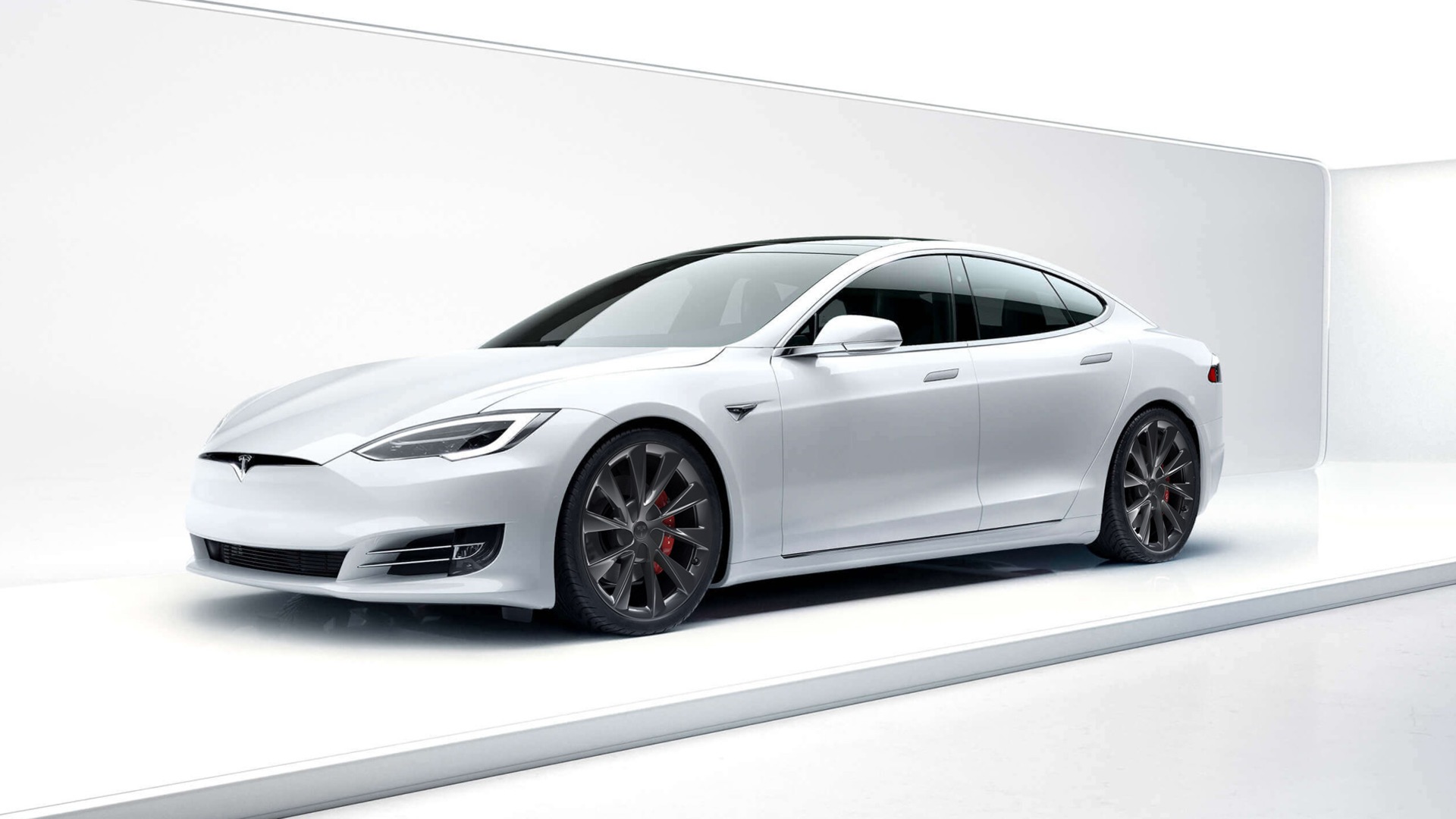 Το νέο ηλεκτρικό μοντέλο της Tesla θα κάνει 647 km με μια φόρτιση! [pics]
