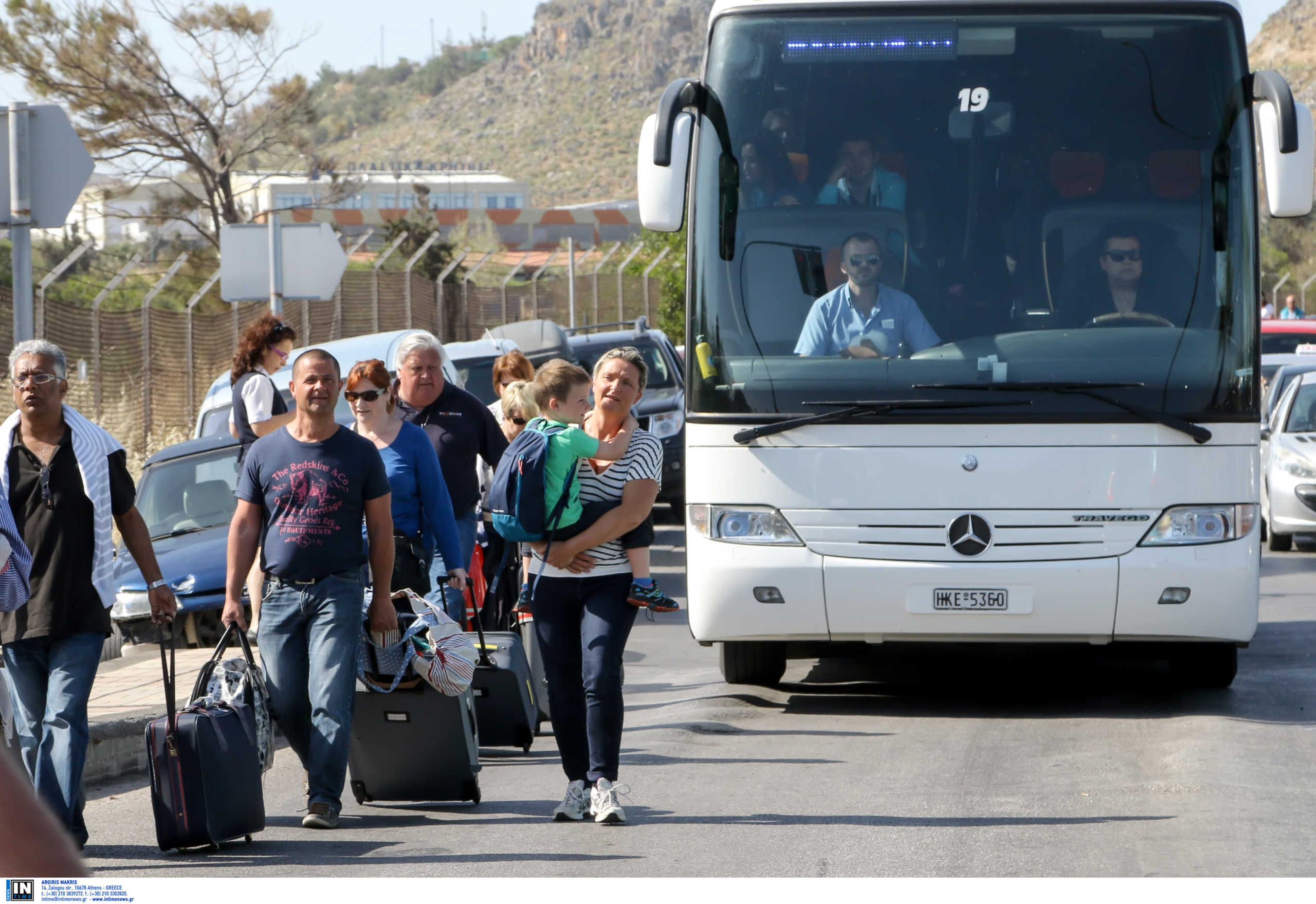 Παράταση ως 31/7 για κατάθεση πινακίδων και αδειών από τουριστικά οχήματα