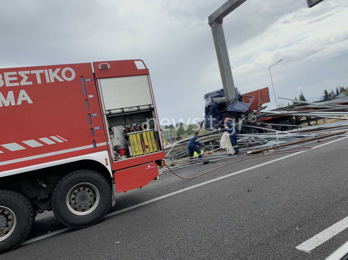 Φοβερό τροχαίο στο Σχηματάρι! Σμπαράλια ένα φορτηγό και ένα ΙΧ – Ένας νεκρός