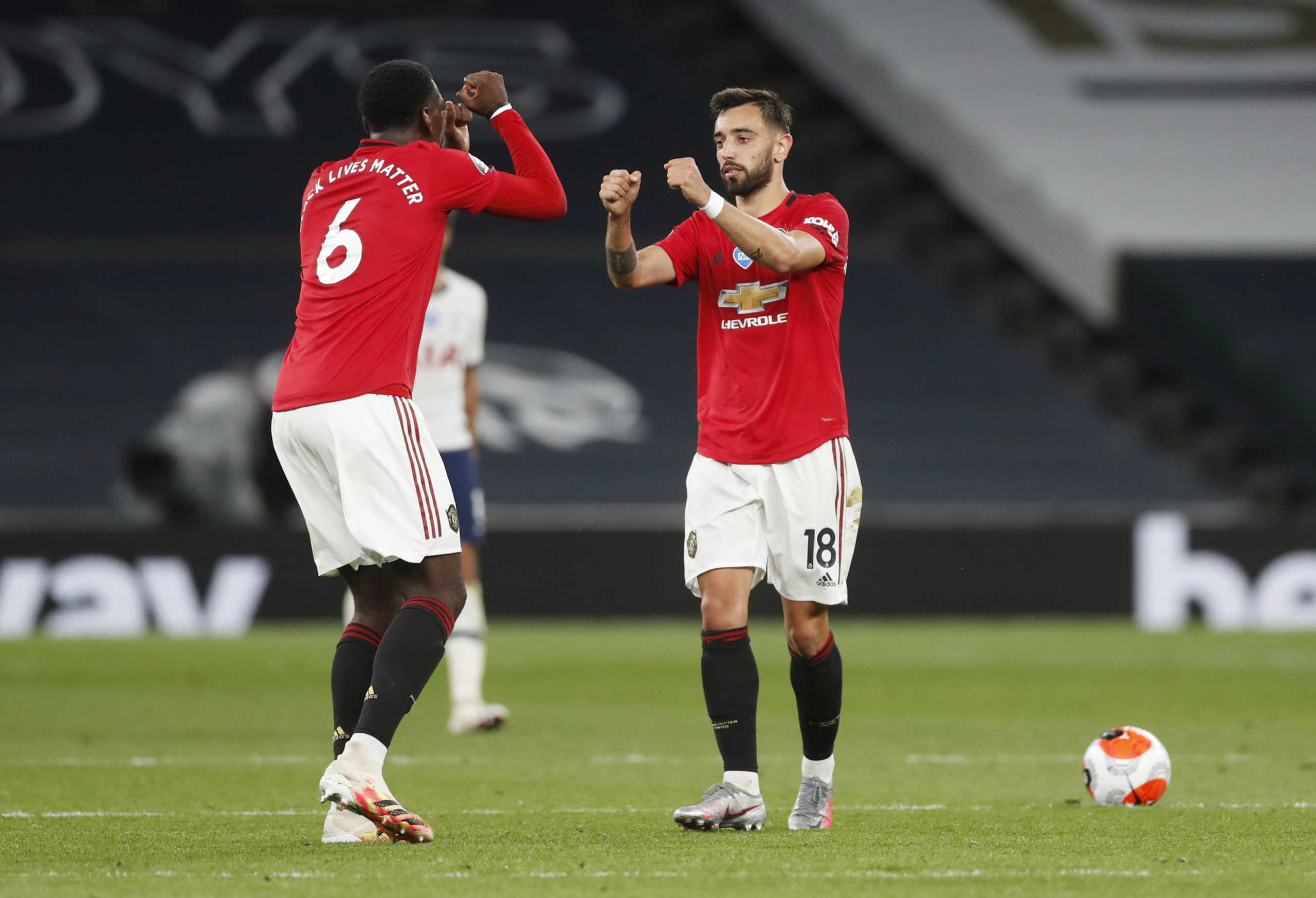 Soccer Football - Premier League - Tottenham Hotspur v Manchester United - Tottenham Hotspur Stadium, London, Britain - June 19, 2020 Manchester United's Bruno Fernandes celebrates scoring their first goal with Paul Pogba, as play resumes behind closed doors following the outbreak of the coronavirus disease (COVID-19) REUTERS