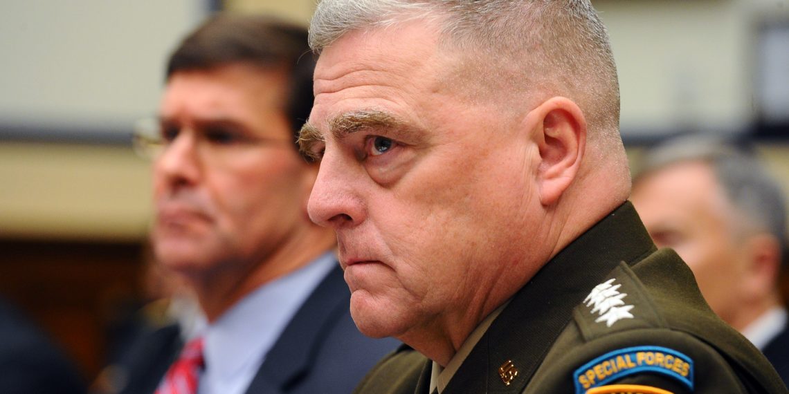 Εσωτερικός «πόλεμος» στο Λευκό Οίκο: Ο Αρχηγός των Ενόπλων Δυνάμεων αδειάζει τον Τραμπ και δηλώνει μετανιωμένος