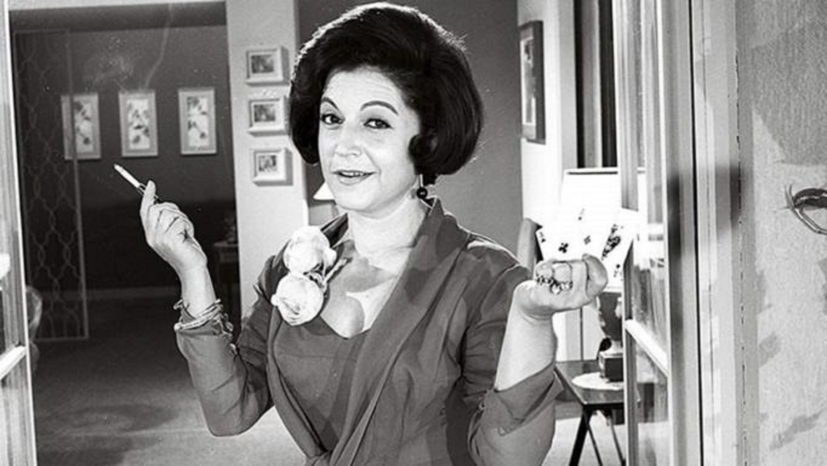 «Παίζαμε πόκα με τη Ρένα Βλαχοπούλου κι έλεγε “μάζεψε μ…ή που…να τα χαρτιά σου, όλοι τα βλέπουν”»