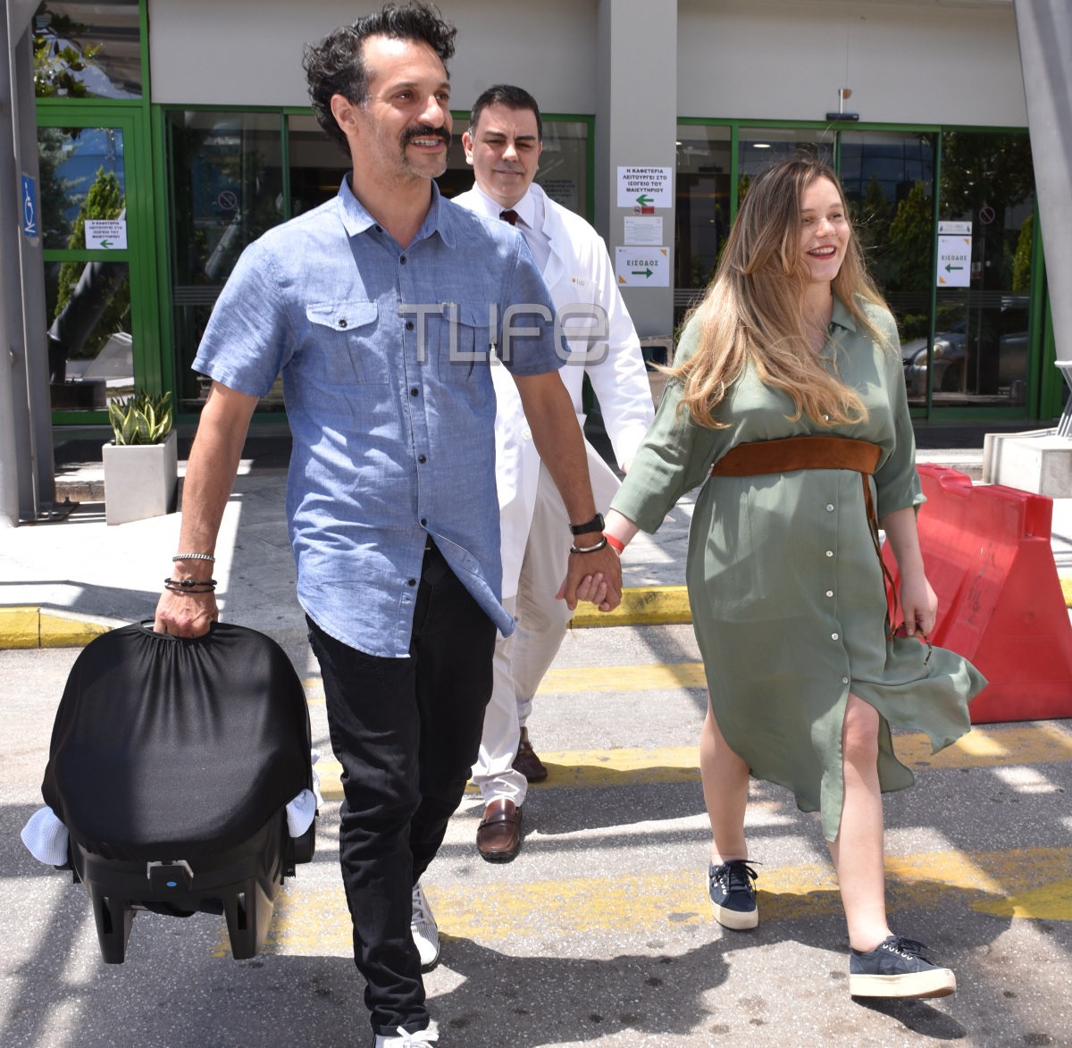 Χρανιώτης – Αβασκαντήρα: Πήραν εξιτήριο και πάνε σπίτι με το μωρό τους! Φωτογραφίες