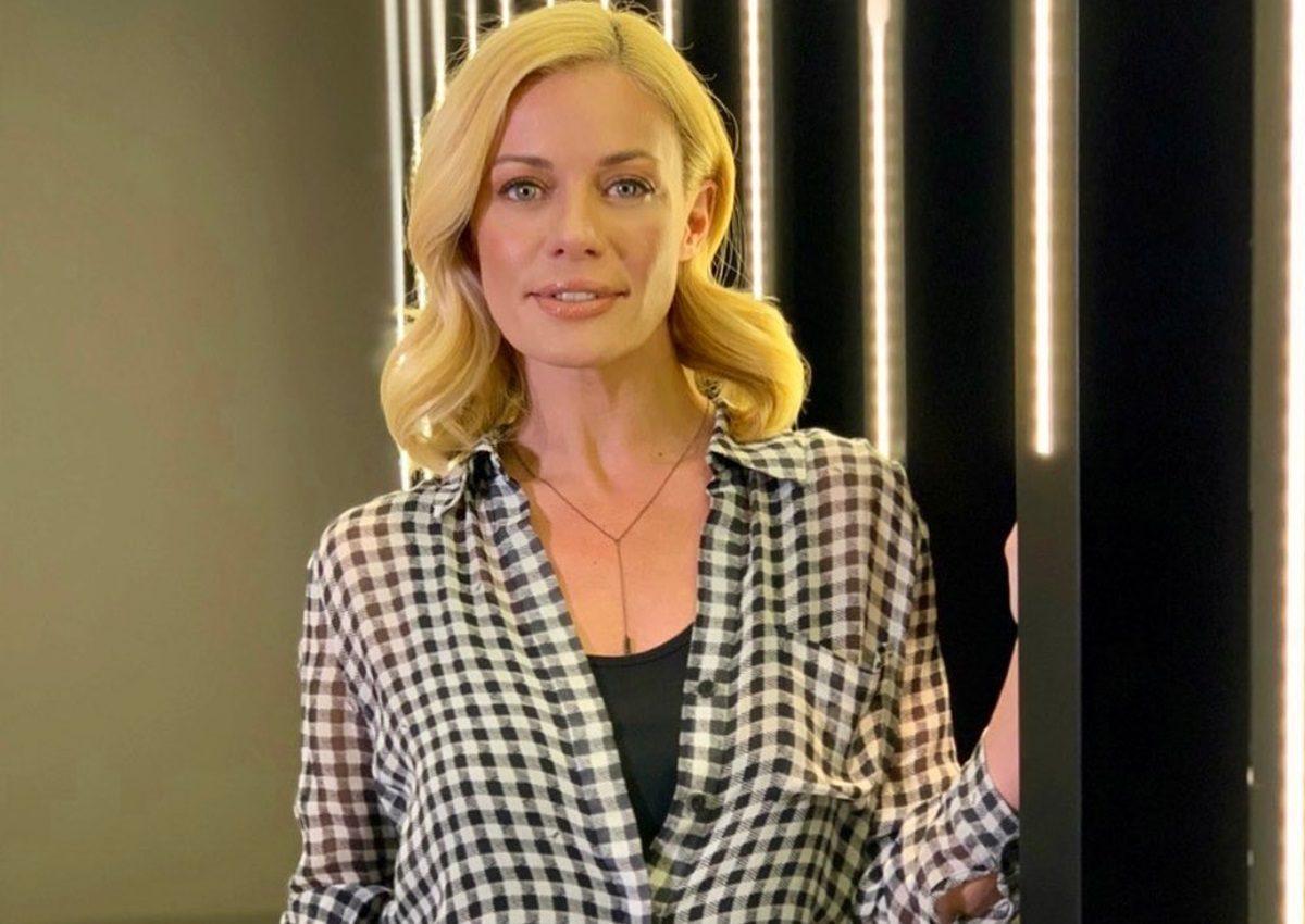 Ζέτα Μακρυπούλια: Έτσι είναι το κορμί της με μαγιό και χωρίς ρετούς!