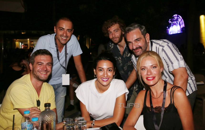 Ζέτα Μακρυπούλια: Απόλαυσε τον Μιχάλη Χατζηγιάννη στην Τεχνόπολη παρέα με τους φίλους της! [pics]