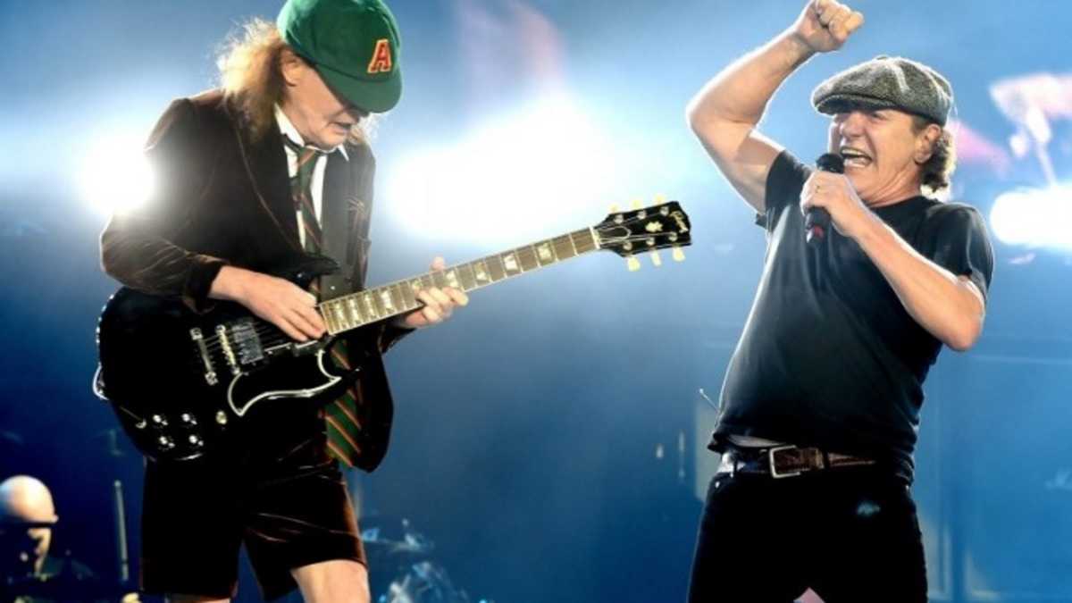 AC/DC: Προσφέρουν το vintage βίντεο “You Shook Me All Night Long” (pic, video)