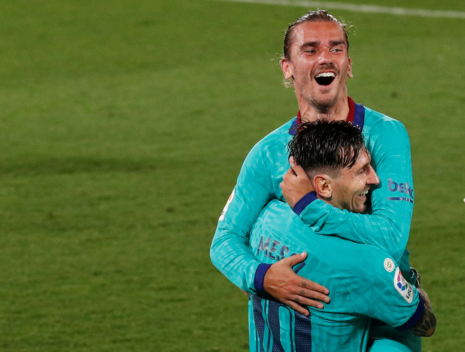 Soccer Football - La Liga Santander - Villarreal v FC Barcelona - Estadio de la Ceramica, Villarreal, Spain - July 5, 2020  Barcelona's Antoine Griezmann celebrates scoring their third goal with Lionel Messi, as play resumes behind closed doors following the outbreak of the coronavirus disease (COVID-19)   REUTERS