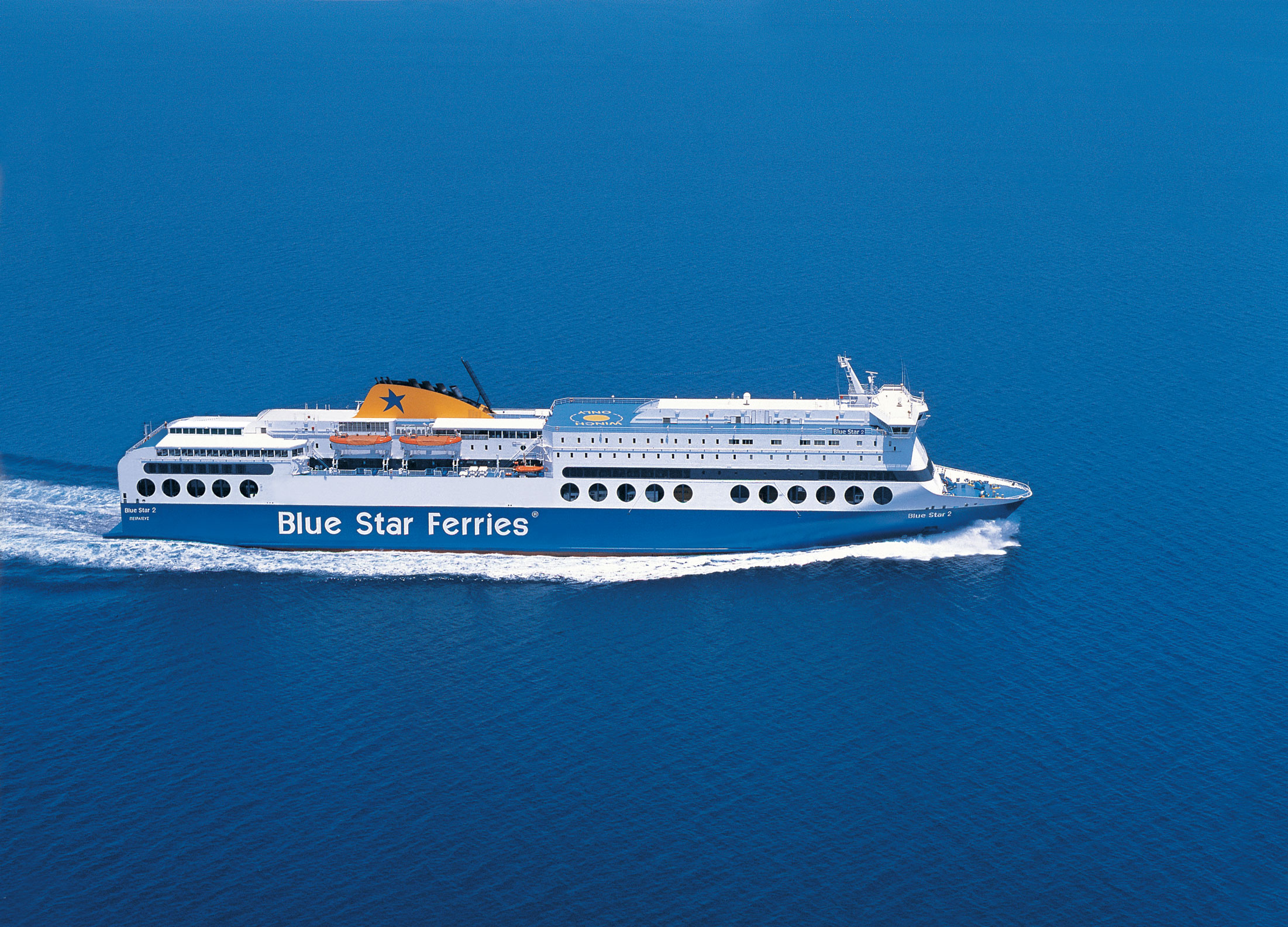 Ικαρία: Χτύπησε στο λιμάνι το Blue Star Mykonos