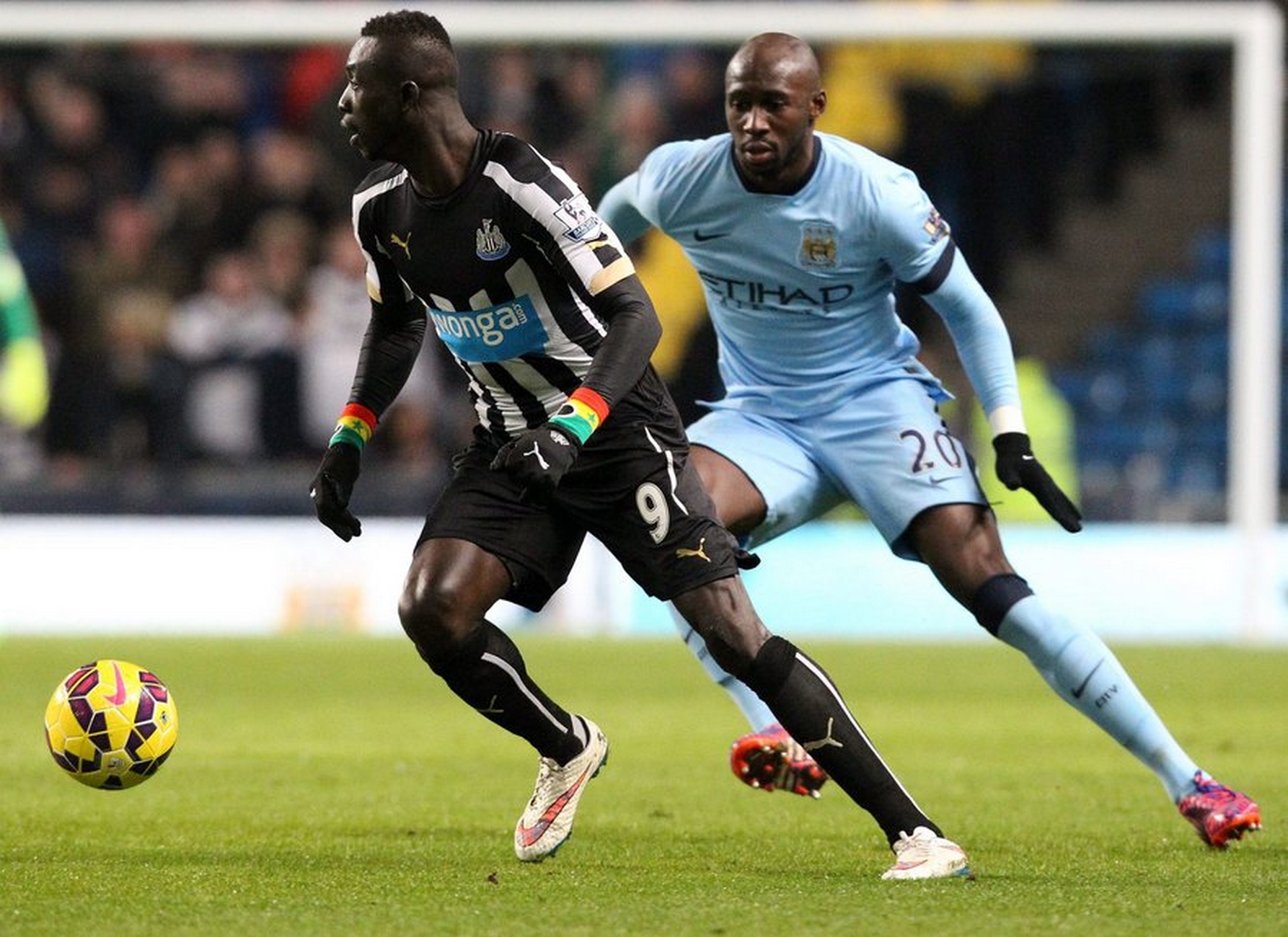 epa04631292 Manchester City's Eliaquim Mangala (rear) challenges Newcastle United's Papiss Cisse during the English Premier League soccer match between Manchester City and Newcastle United at the Etihad stadium in Manchester, Britain 21 February 2015.  EPA