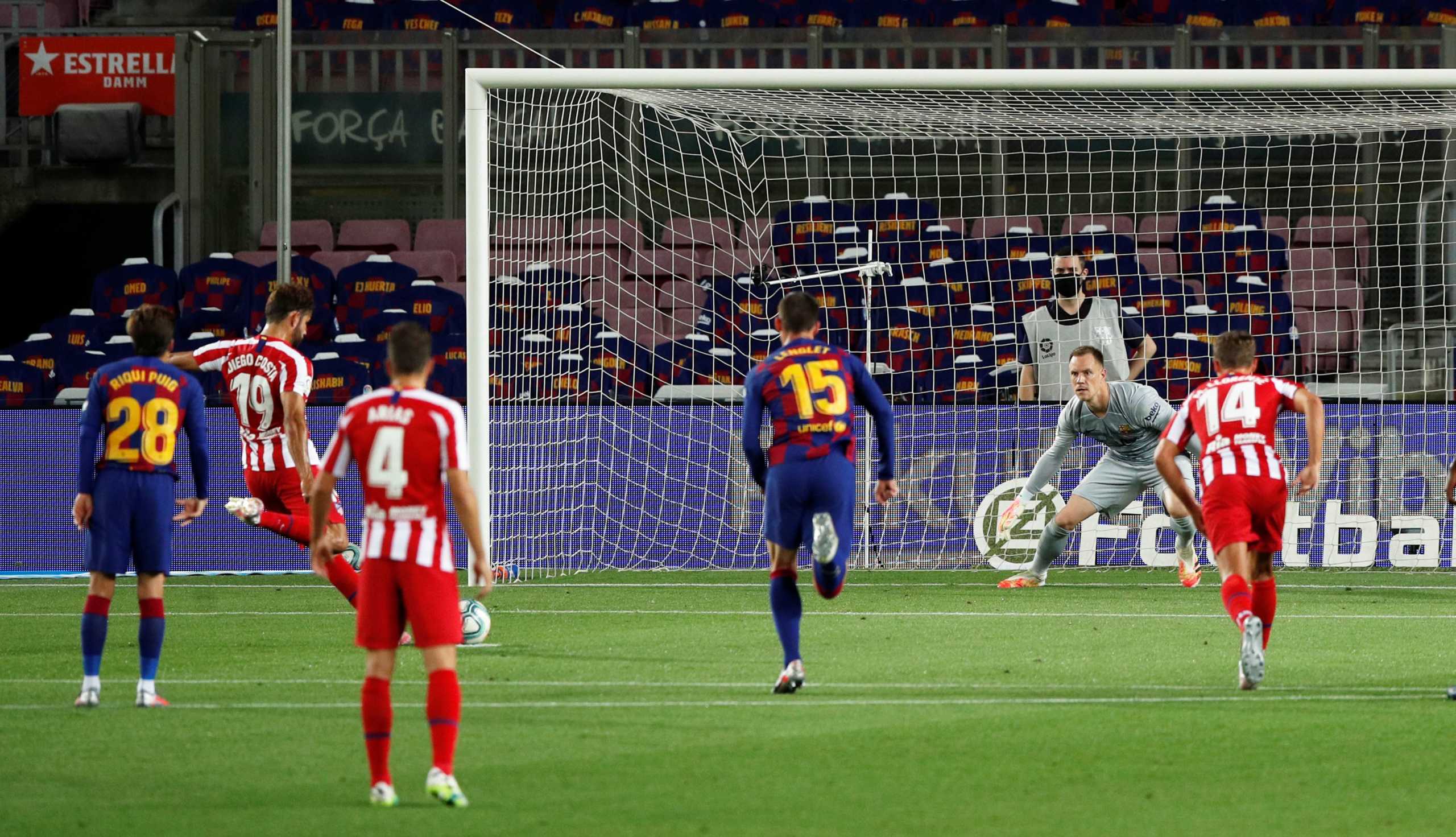 Soccer Football - La Liga Santander - FC Barcelona v Atletico Madrid - Camp Nou, Barcelona, Spain - June 30, 2020  Atletico Madrid's Diego Costa shoots at goal from the penalty spot, as play resumes behind closed doors following the outbreak of the coronavirus disease (COVID-19)   REUTERS