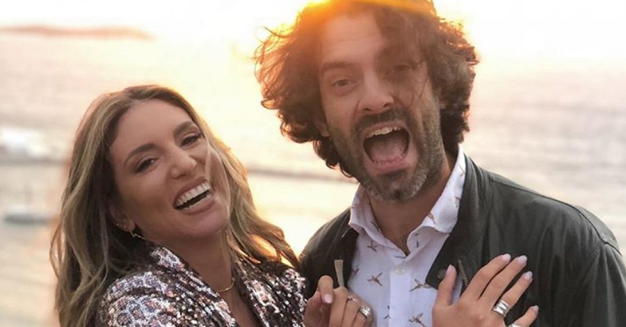 Αθηνά Οικονομάκου: Απόδραση στο Γύθειο με τον σύζυγό της και τον γιο τους! [pics,vid]