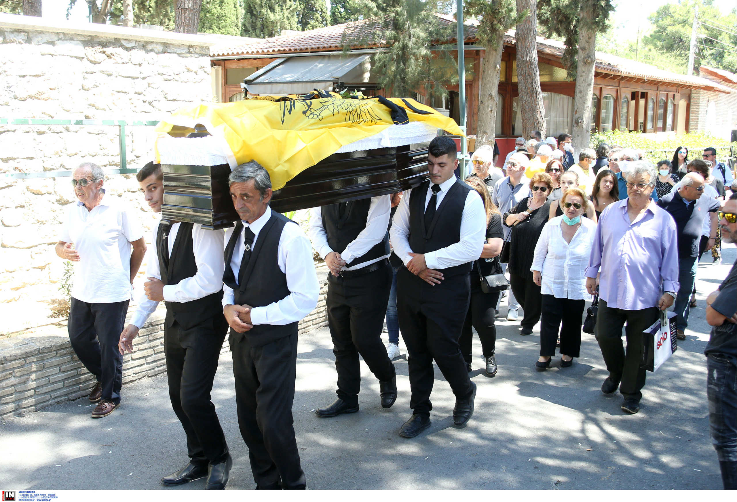 Φίλοι, συγγενείς και η οικογένεια της ΑΕΚ είπαν το τελευταίο αντίο στον Σπύρο Πομώνη (pics)