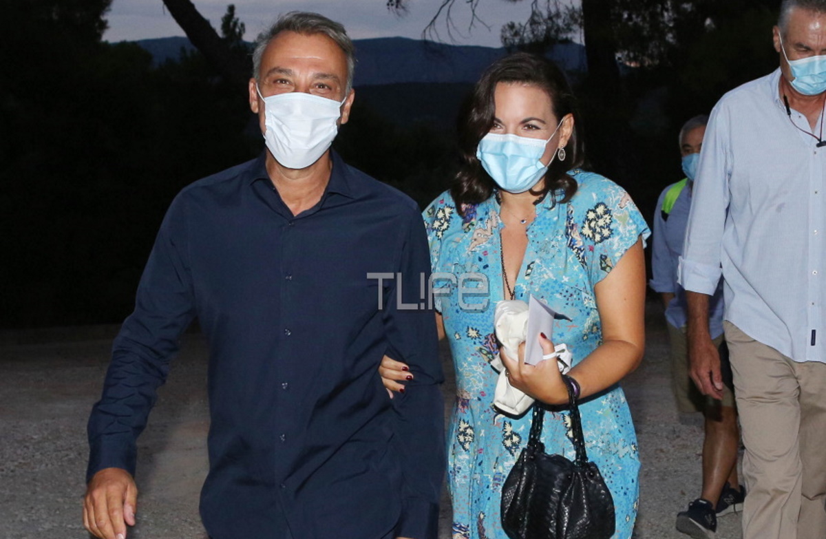 Όλγα Κεφαλογιάννη – Μίνως Μάτσας: Αγκαζέ στην Επίδαυρο, φορώντας μάσκες προστασίας!