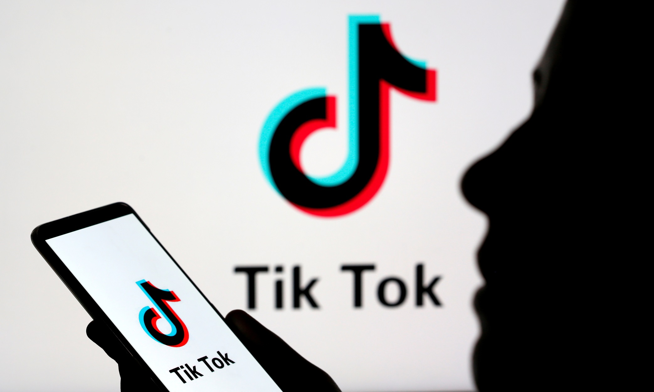 Προσπάθησε να ανεβάσει βίντεο στο Tik Tok από γραμμές τρένου και… τον σκότωσε τρένο