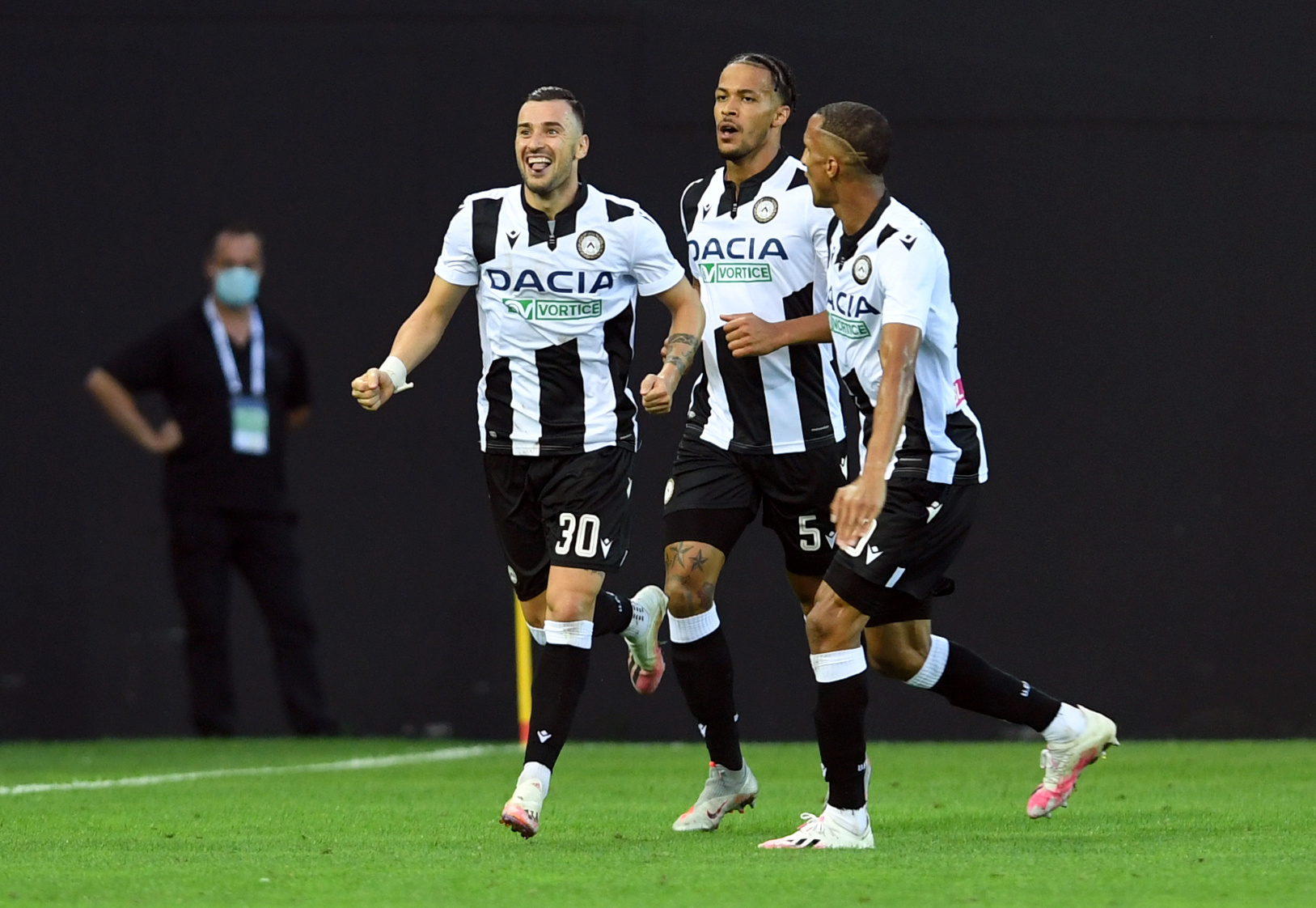 Soccer Football - Serie A - Udinese v Juventus - Dacia Arena, Udine, Italy - July 23, 2020   Udinese's Ilija Nestorovski celebrates scoring their first goal with teammates, as play resumes behind closed doors following the outbreak of the coronavirus disease (COVID-19)   REUTERS