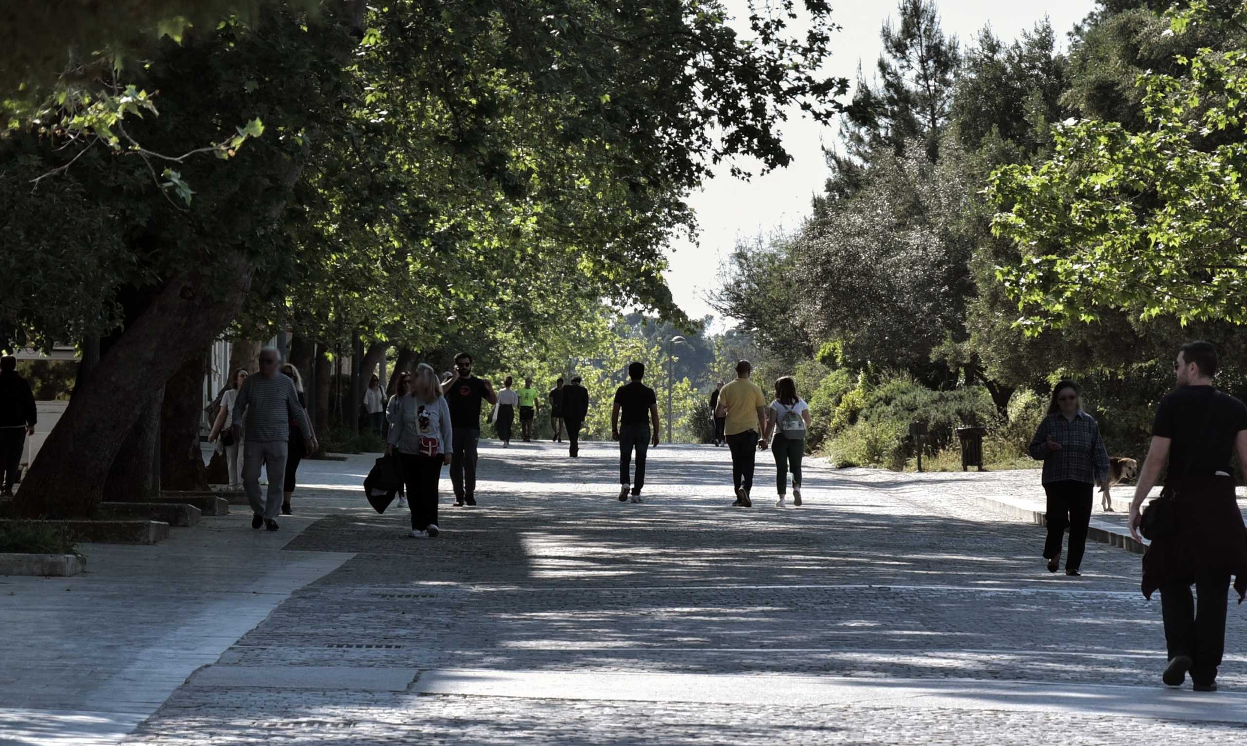 Κορονοϊός: “Επόμενο μέτρο το τοπικό ή κλαδικό lockdown” – Τι εξετάζουν οι επιστήμονες μετά την μάσκα