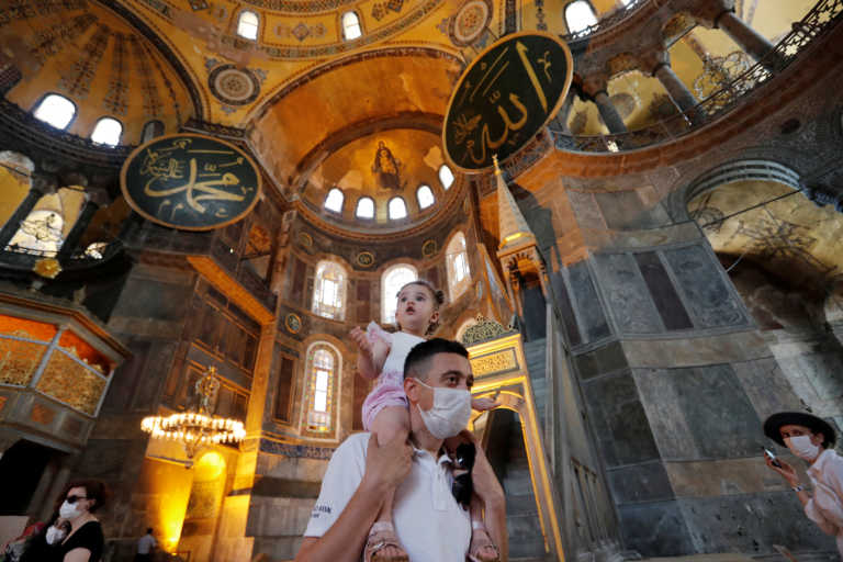 H Αγιά Σοφιά, ο Ερντογάν και το βιβλίο που χρησιμοποίησε ως όπλο για την μετατροπή της σε τζαμί