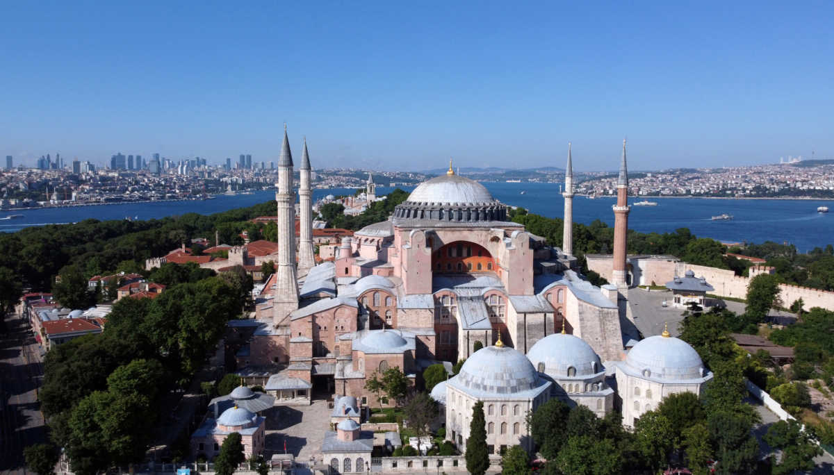 Η Τουρκία κατηγορεί τον Δένδια για επεκτατικές βλέψεις με αφορμή tweet για την Αγιά Σοφιά